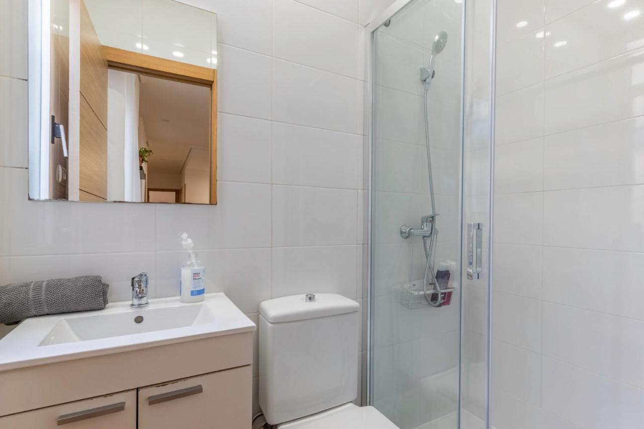 Apartamento Junto Al Guggenheim Con Parking Gratuito Билбао Екстериор снимка